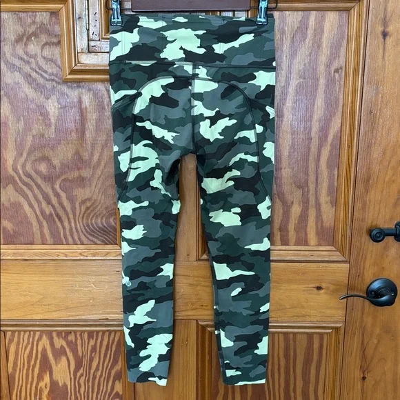 lululemon athletica Green Camo women’s size 6 Leggings - Picture 3 of 5
